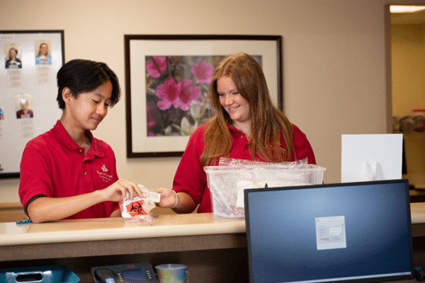 teens volunteering